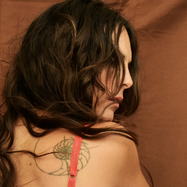 Madi Diaz – Love Looks Different